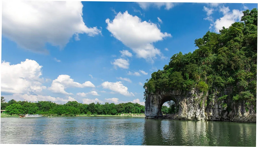 Seasonal Guide for Visiting Elephant Trunk Hill